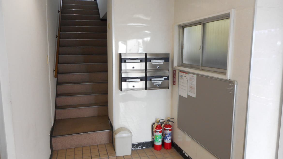 佐成屋ビル玄関